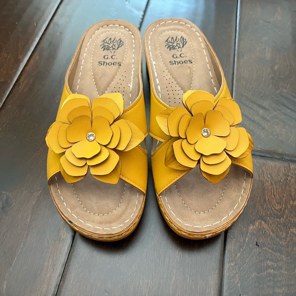 Good Choice Joy Yellow Flower Comfort Sandals
